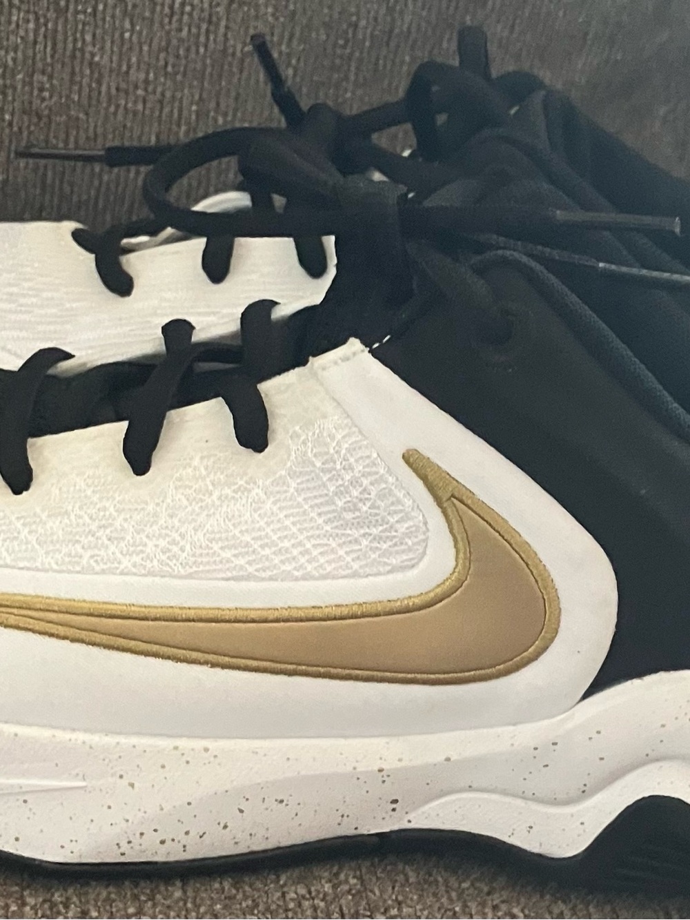Nike Kids Black, White and Gold Low-Top Sneakers 7Y Brand New